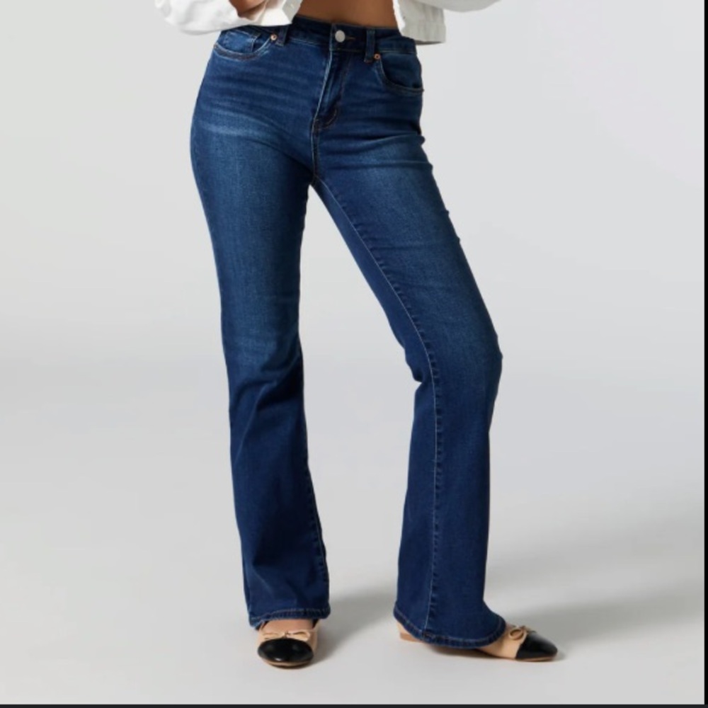 Refuge Austin Push-Up Flare Jeans